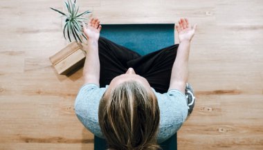 Como equilibrar suas emoções por meio do corpo