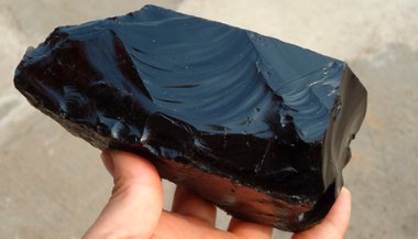 Obsidiana: Significado, benefícios e como utilizá-la