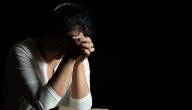 Oração: entenda o benefício dessa manifestação poderosa