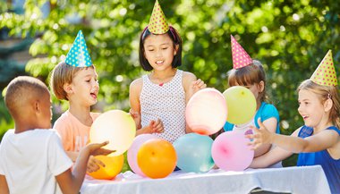 Sonhar com festa infantil