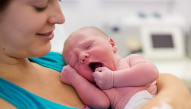 Sonhar com bebê nascendo