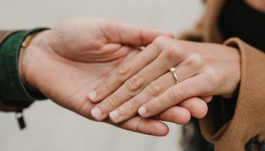 Sonhar com aliança no dedo