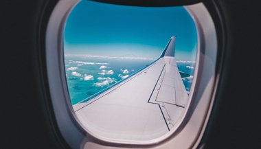 Sonhar com avião no ar