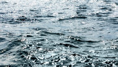 Sonhar com enchente de água limpa