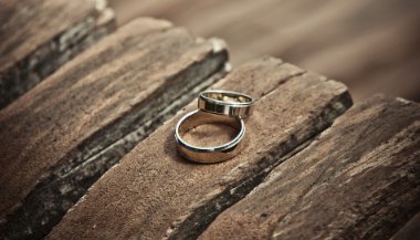 Sonhar com aliança de prata