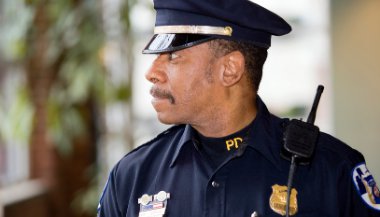 Sonhar com policiais