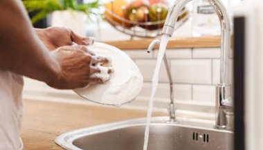 A felicidade está em lavar a nossa própria louça