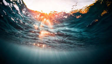 Sonhar com mar revolto