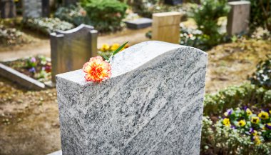 Significado de sonhar com alguém morrendo