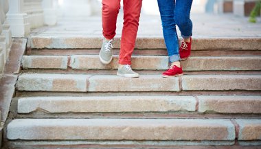 Sonhar descendo escada com medo