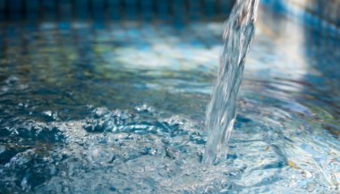 Significado de sonhar com água limpa corrente