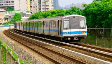 Sonhar com trem em movimento