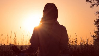 Como o silêncio pode auxiliar cada signo