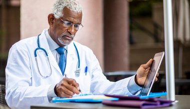 Significado de sonhar com médico