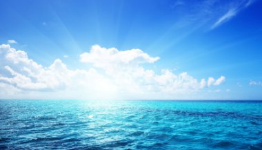 Ritual de purificação com a água do mar