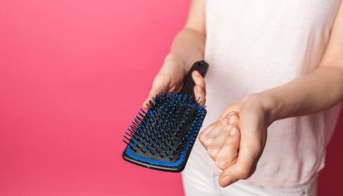 Sonhar com cabelo caindo