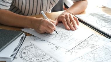 Horóscopo do dia de hoje (14/10/2025): previsões dos signos para terça-feira