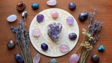 Horóscopo do dia de hoje (15/02/2026): previsões dos signos para Domingo