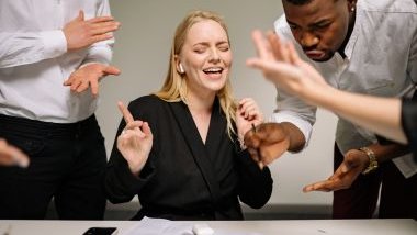 O que significa sonhar com briga: entenda as interpretações emocionais e psicológicas