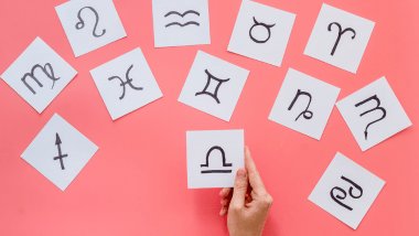 Horóscopo do dia de hoje (18/04/2026): previsões dos signos para Sábado