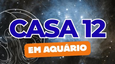 Há um escrito grande "CASA 12" no centro da imagem. Embaixo e um pouco menor, há um escrito "EM AQUÁRIO". Ao fundo, há o universo e uma imagem do símbolo de Aquário.