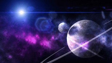 Cena espacial com planetas e anéis em destaque, cercados por nebulosa roxa e luz estelar intensa.