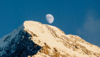 A Lua e os quatro elementos