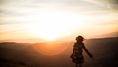 Horóscopo do dia de hoje (14/07): previsões dos signos para domingo