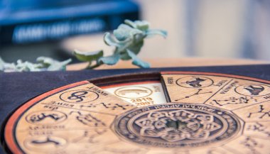 Horóscopo do dia de hoje (14/10): previsões dos signos para segunda-feira