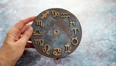 Horóscopo do dia de hoje (23/01): previsões dos signos para quinta-feira