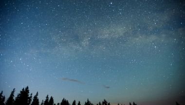 Horóscopo do dia de hoje (26/04/2025): previsões dos signos para sábado