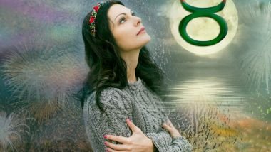 Imagem de uma mulher usando uma blusa de frio e ao lado dela o glifo do signo de touro, simbolizando a mulher taurina.