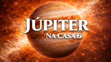 Ilustração do planeta Júpiter em tons alaranjados e dourados, com faixas atmosféricas visíveis, sobre um fundo espacial luminoso. Texto central em destaque: “JÚPITER” e, abaixo, “NA CASA 6”, em fonte branca e grande.