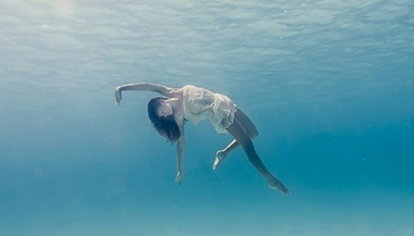 Jurei mentiras e sigo sozinho...