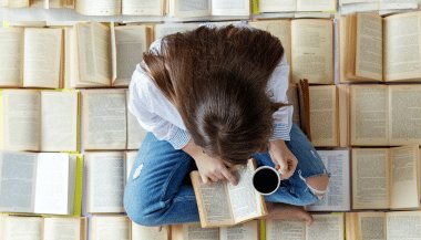 Horóscopo do dia: previsões de hoje (25/10) para os signos - Evite as preocupações