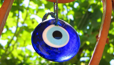 Olho gordo existe? Saiba como evitar