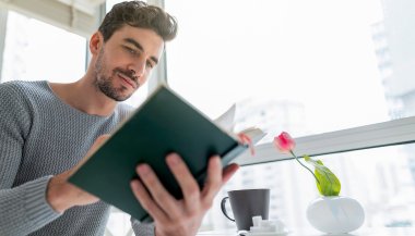 Quíron em Gêmeos: intelecto e comunicação