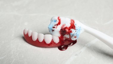 Sonhar que está saindo sangue da boca: sinal de alerta?