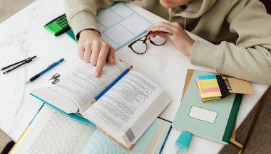 Sonhar que está estudando: novos caminhos e desafios