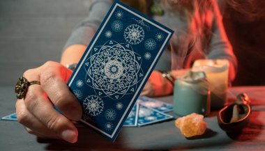 Tarot do dia: um guia para o seu cotidiano