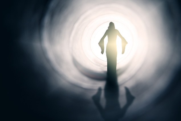 Espírito indo em direção à luz