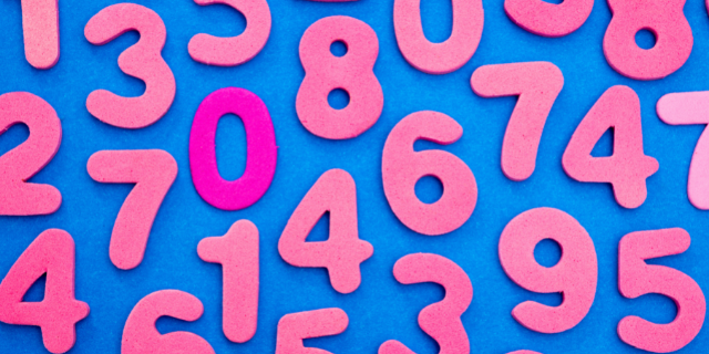 números rosa espalhados