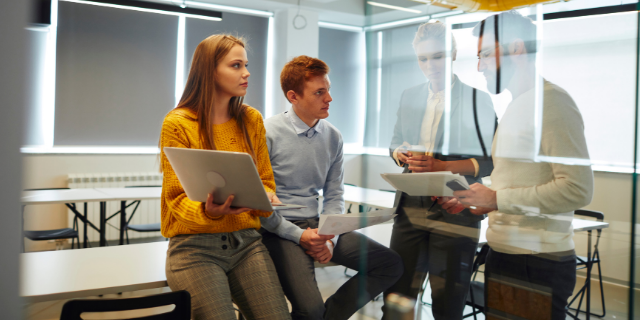 Colegas de trabalho em uma reunião