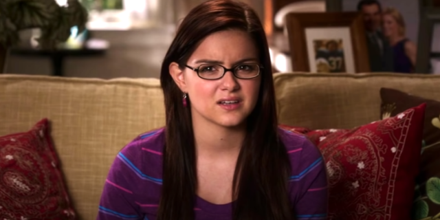 Atriz Ariel Winter como a personagem Alex Dunphy