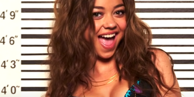Atriz Sarah Hyland como a personagem Haley Dunphy