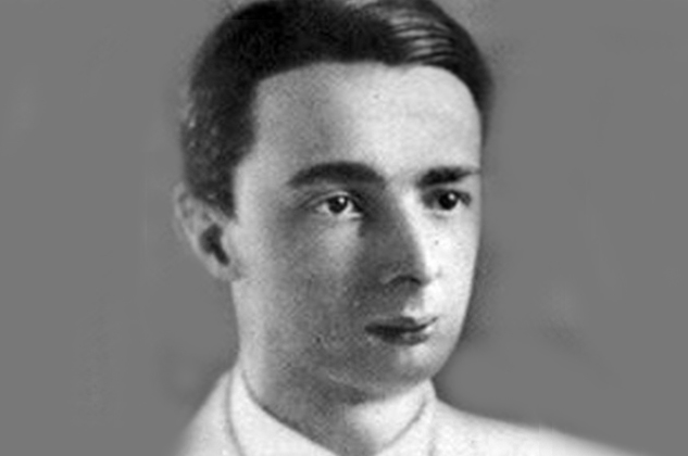 Homem branco com cabelos pretos.