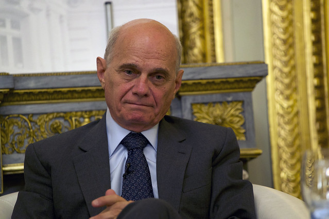 Jornalista Ricardo Boechat vestido de terno