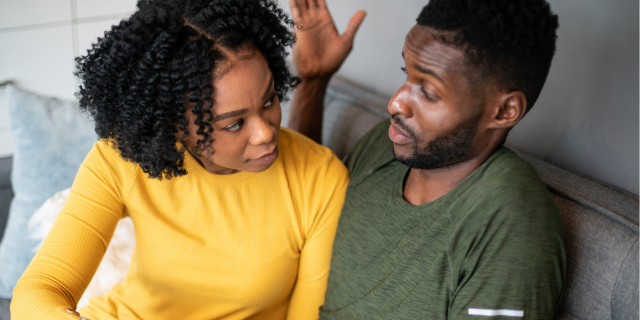 casal brigando