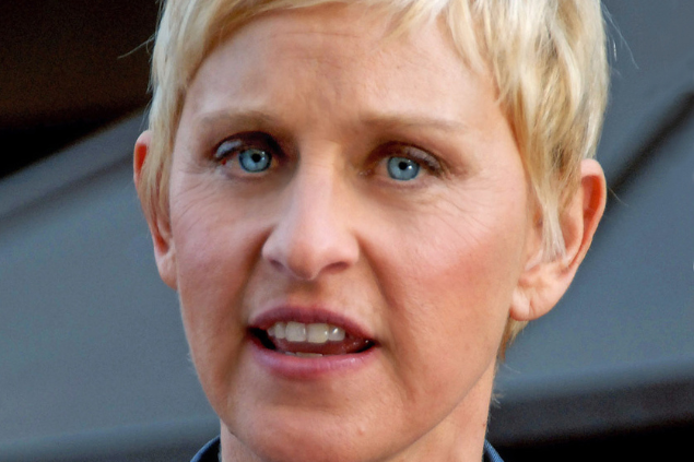 Ellen em um tapete vermelho