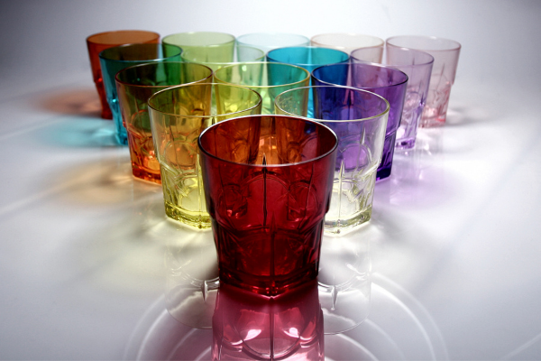 Copos de vidro coloridos